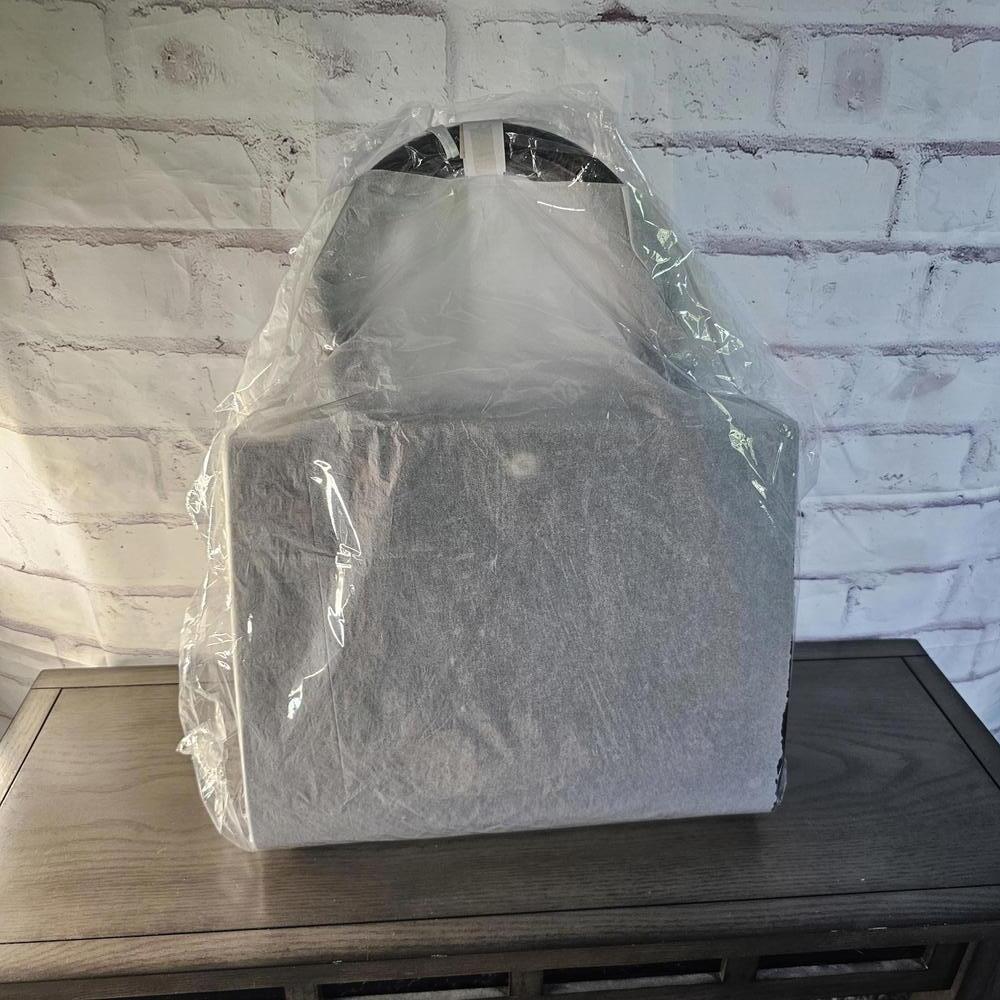 Versa Metro Tote NWT